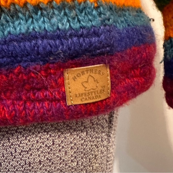 Northern Lifestyles Canada Multicoloured Hand Knit Zip Up Sweater - Picture 3 of 10